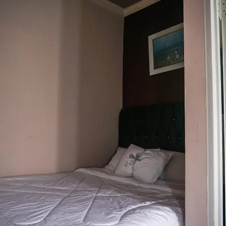 Gigafa Homestay Probolinggo Exterior photo